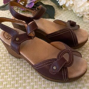 🍂🌻Dansko Women’s Sandals🌻🍂